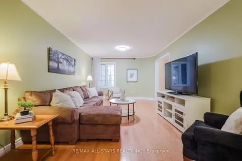 18 October Lane Aurora ON L4G 6Y1