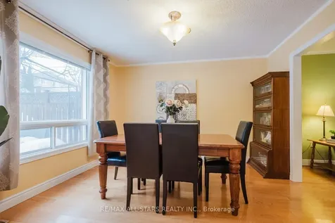 18 October Lane Aurora ON L4G 6Y1