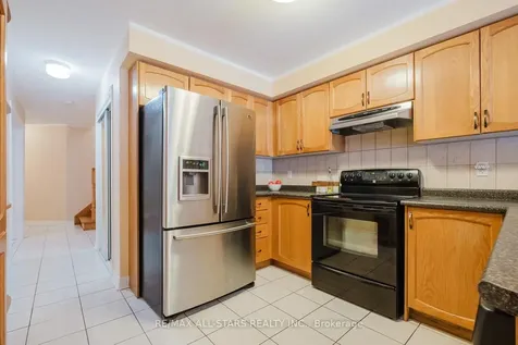 18 October Lane Aurora ON L4G 6Y1