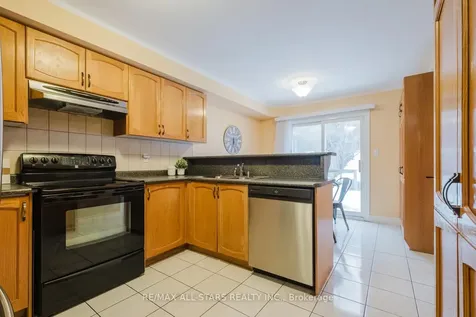 18 October Lane Aurora ON L4G 6Y1