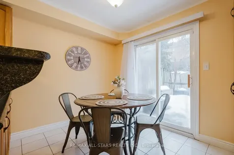 18 October Lane Aurora ON L4G 6Y1