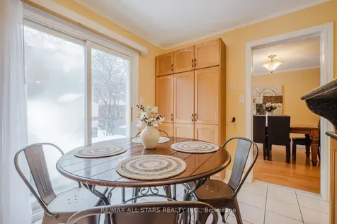 18 October Lane Aurora ON L4G 6Y1