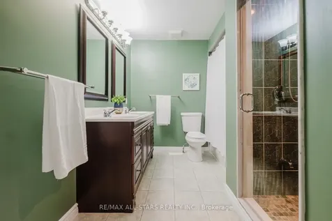 18 October Lane Aurora ON L4G 6Y1