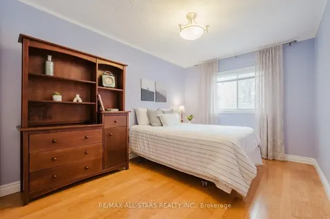 18 October Lane Aurora ON L4G 6Y1