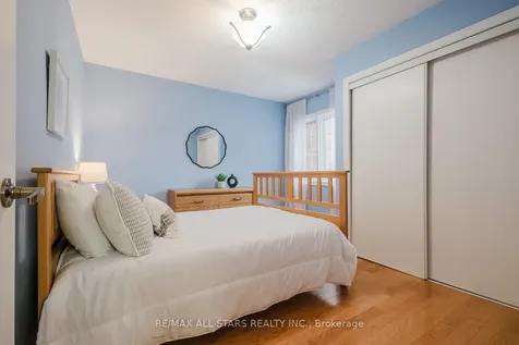 18 October Lane Aurora ON L4G 6Y1