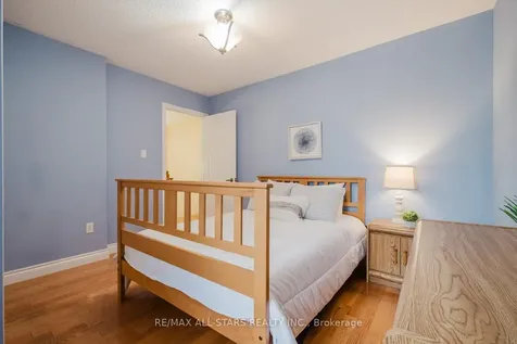 18 October Lane Aurora ON L4G 6Y1