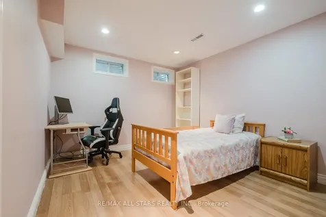 18 October Lane Aurora ON L4G 6Y1