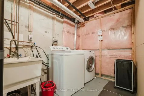 18 October Lane Aurora ON L4G 6Y1