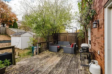 18 October Lane Aurora ON L4G 6Y1