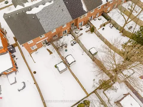 18 October Lane Aurora ON L4G 6Y1