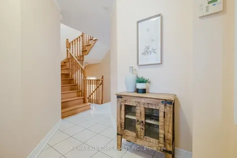 18 October Lane Aurora ON L4G 6Y1