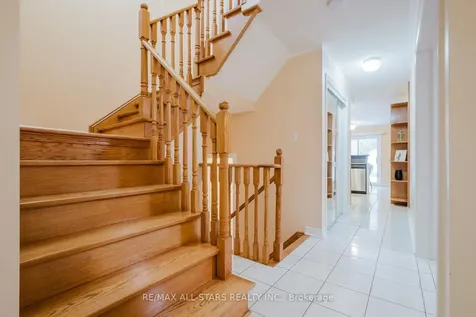 18 October Lane Aurora ON L4G 6Y1