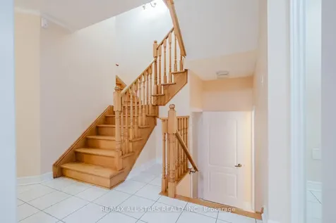 18 October Lane Aurora ON L4G 6Y1