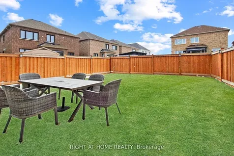 121 Bartram Crescent Bradford West Gwillimbury ON L3Z 4J2