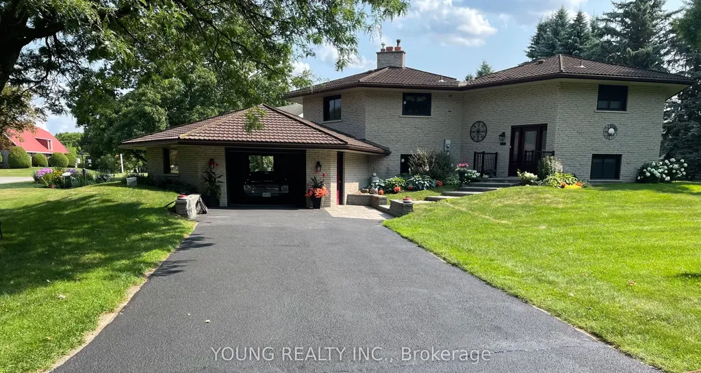 125 Cousins Drive E Aurora ON L4G 7B3
