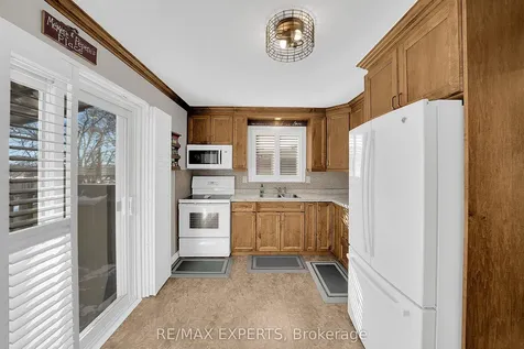 266 Britannia Avenue Bradford West Gwillimbury ON L3Z 1A7