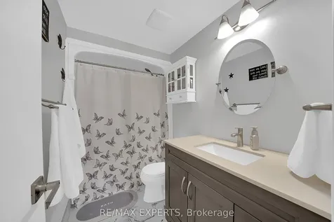 266 Britannia Avenue Bradford West Gwillimbury ON L3Z 1A7