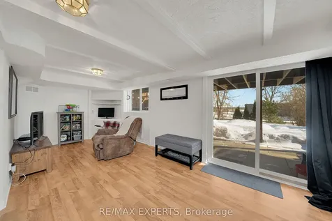 266 Britannia Avenue Bradford West Gwillimbury ON L3Z 1A7