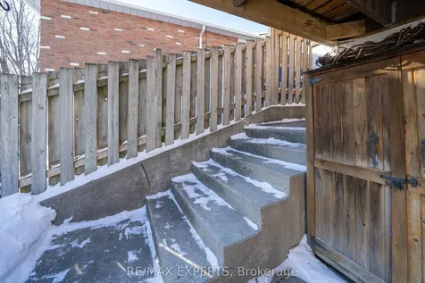 266 Britannia Avenue Bradford West Gwillimbury ON L3Z 1A7