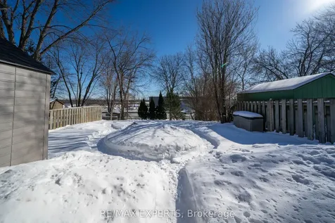 266 Britannia Avenue Bradford West Gwillimbury ON L3Z 1A7