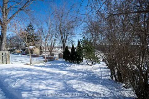 266 Britannia Avenue Bradford West Gwillimbury ON L3Z 1A7