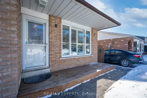 266 Britannia Avenue Bradford West Gwillimbury ON L3Z 1A7