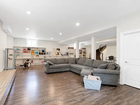 12 Macdonald Court Richmond Hill ON L4E 1E9