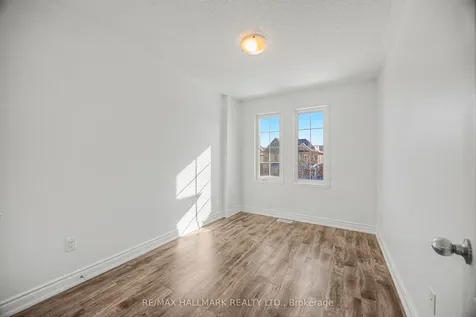 52 Acorn Lane Bradford West Gwillimbury ON L3Z 0H6