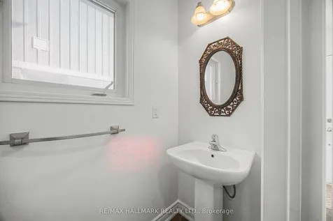 52 Acorn Lane Bradford West Gwillimbury ON L3Z 0H6