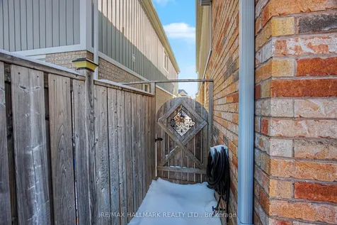 52 Acorn Lane Bradford West Gwillimbury ON L3Z 0H6