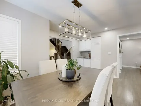 89 Hutt Crescent Aurora ON L4G 0T2