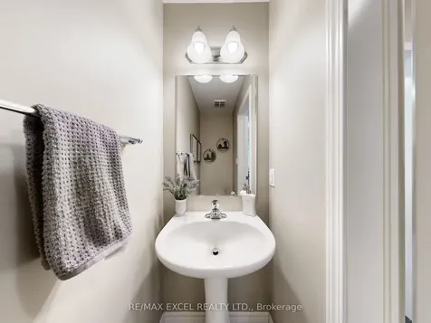 89 Hutt Crescent Aurora ON L4G 0T2