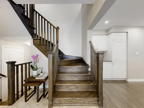 89 Hutt Crescent Aurora ON L4G 0T2