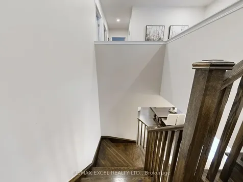 89 Hutt Crescent Aurora ON L4G 0T2