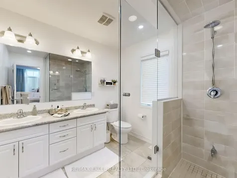 89 Hutt Crescent Aurora ON L4G 0T2