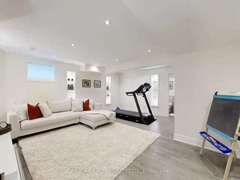 89 Hutt Crescent Aurora ON L4G 0T2