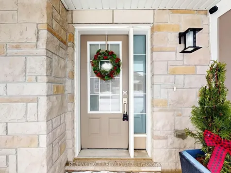 89 Hutt Crescent Aurora ON L4G 0T2