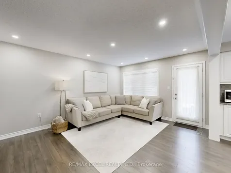 89 Hutt Crescent Aurora ON L4G 0T2