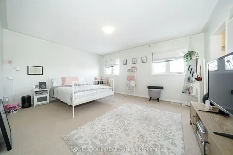 156 Mavrinac Boulevard Aurora ON L4G 0G6