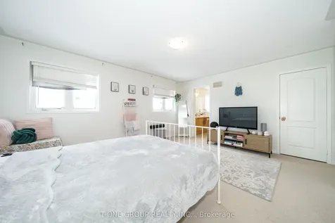 156 Mavrinac Boulevard Aurora ON L4G 0G6