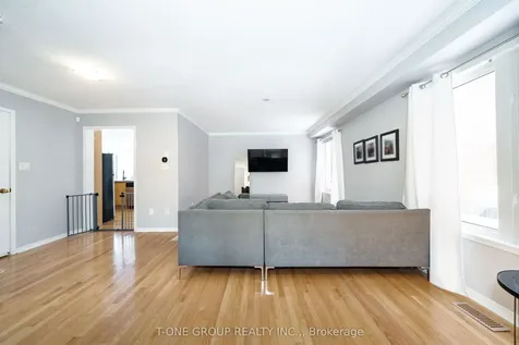 156 Mavrinac Boulevard Aurora ON L4G 0G6