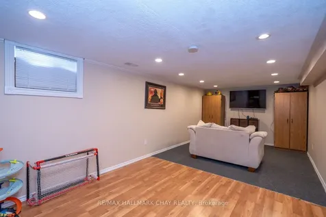 1 Burbank Circle Adjala-tosorontio ON L0M 1J0