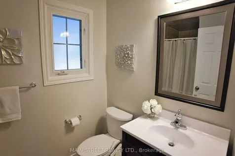 22 Royal Court Bradford West Gwillimbury ON L3Z 2P4