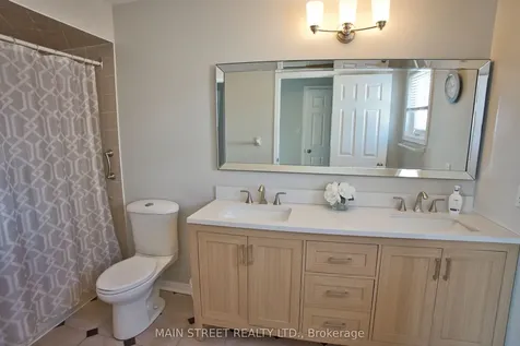 22 Royal Court Bradford West Gwillimbury ON L3Z 2P4