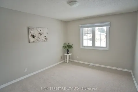 22 Royal Court Bradford West Gwillimbury ON L3Z 2P4