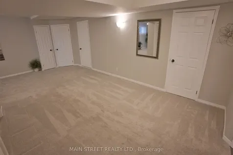 22 Royal Court Bradford West Gwillimbury ON L3Z 2P4