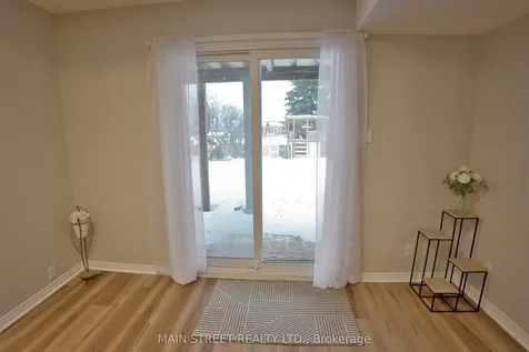 22 Royal Court Bradford West Gwillimbury ON L3Z 2P4