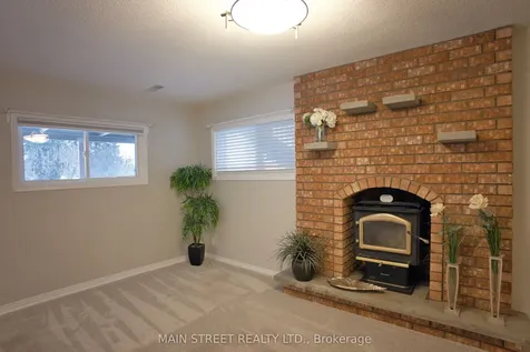 22 Royal Court Bradford West Gwillimbury ON L3Z 2P4