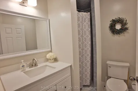 22 Royal Court Bradford West Gwillimbury ON L3Z 2P4