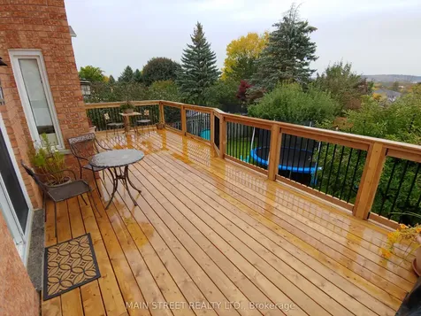 22 Royal Court Bradford West Gwillimbury ON L3Z 2P4